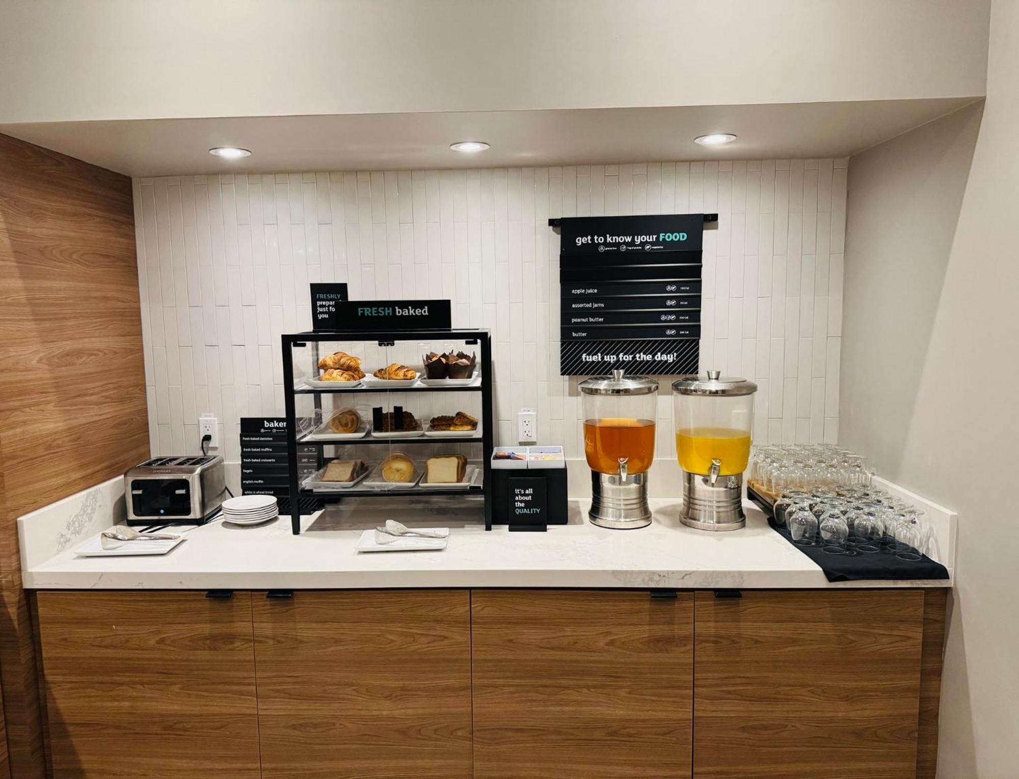 Holiday Inn Burlington Conference Centre By Ihg Eksteriør bilde